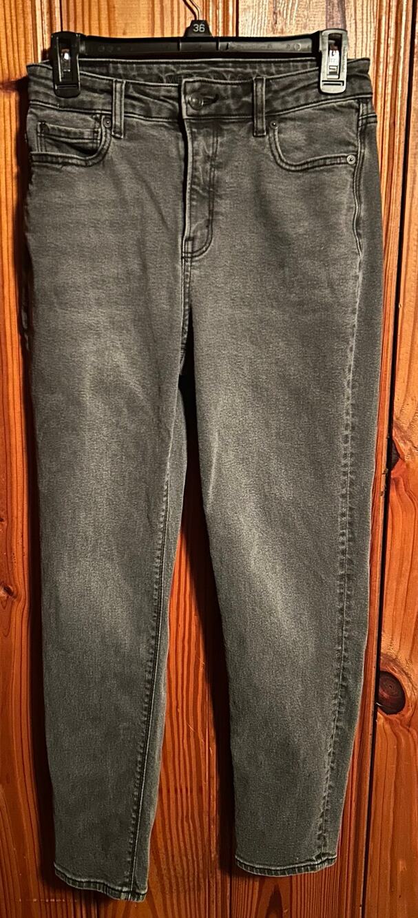Women’s black  American Eagle mom jeans size 4